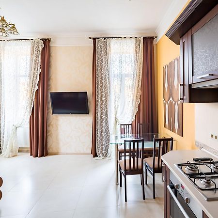 Leogrand Apartments On Doroshenka Street 1 Lviv Bagian luar foto