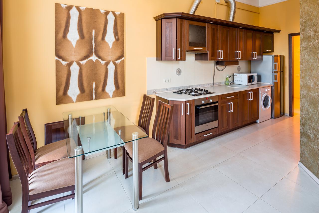 Leogrand Apartments On Doroshenka Street 1 Lviv Bagian luar foto